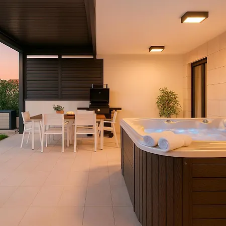 Luxury Mona With Garden & Jacuzzi In Zadar, Borik