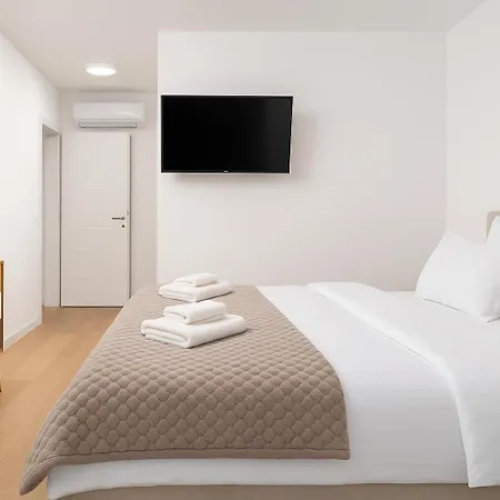 Luxury Mona With Garden & Jacuzzi In Zadar, Borik Апартаменты