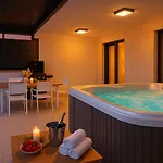 Luxury Mona With Garden & Jacuzzi In Zadar, Borik *
