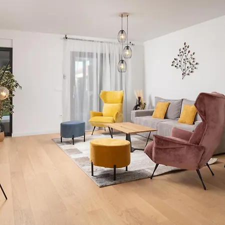 Apartman Luxury Mona With Garden & Jacuzzi In Zadar, Borik