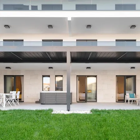 Luxury Mona With Garden & Jacuzzi In Zadar, Borik Appartement *