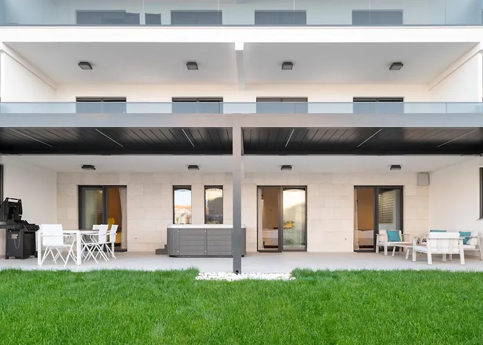 Luxury Mona With Garden & Jacuzzi In Zadar, Borik Apartment *