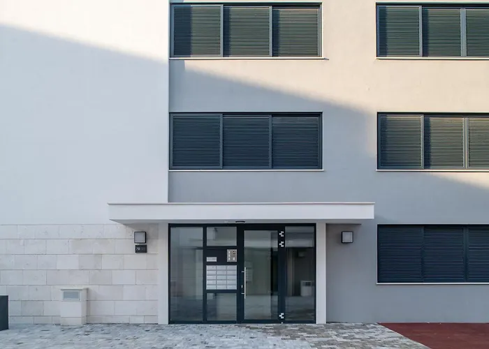 Apartment Luxury Mona With Garden & Jacuzzi In Zadar, Borik *