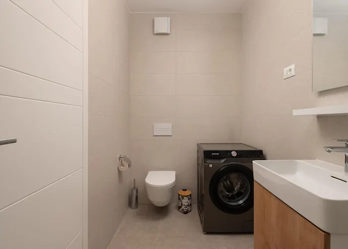 Luxury Mona With Garden & Jacuzzi In Zadar, Borik Apartment *