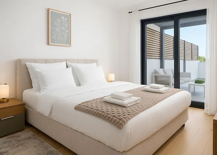 Luxury Mona With Garden & Jacuzzi In Zadar, Borik Apartment