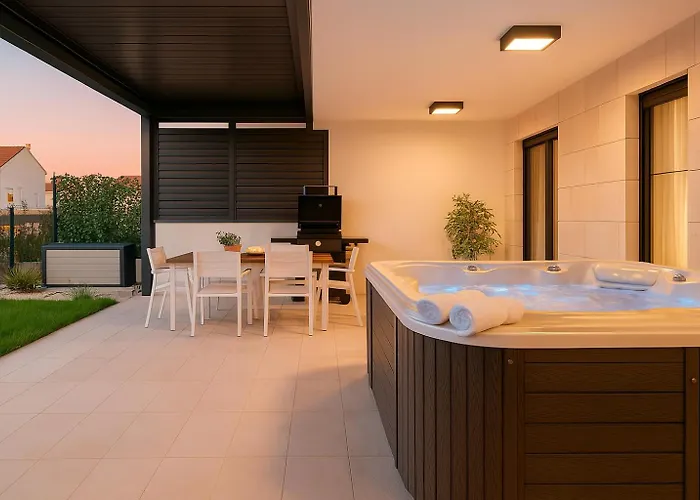Luxury Mona With Garden & Jacuzzi In Zadar, Borik